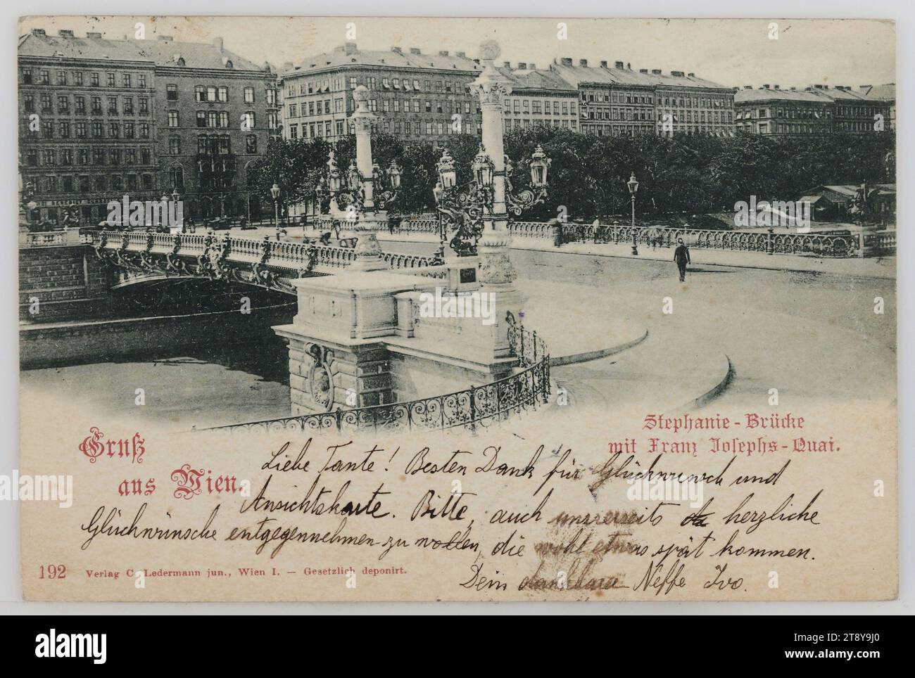 Canale Danubio - Salztorbrücke (ex Stephaniebrücke), cartolina fotografica, Carl (Karl) Ledermann jun., produttore, 1898, cartone, collotipo, iscrizione, DA, Vienna, A, Vienna, INDIRIZZO, a Wohlgeboren, Frau, Monteforte, a Vienna, Dornbach, Zwerngasse 16, MESSAGGIO, cara zia! Grazie mille per le congratulazioni e la cartolina. Vi prego di accettare le nostre più sentite congratulazioni, che arrivano un po' tardi, vostro nipote riconoscente Ivo, Danubio, Media and Communication, Donaukanal, cartoline con traslitterazione, canali, acque (in città), ponte, con persone, illuminazione stradale, calligrafia Foto Stock