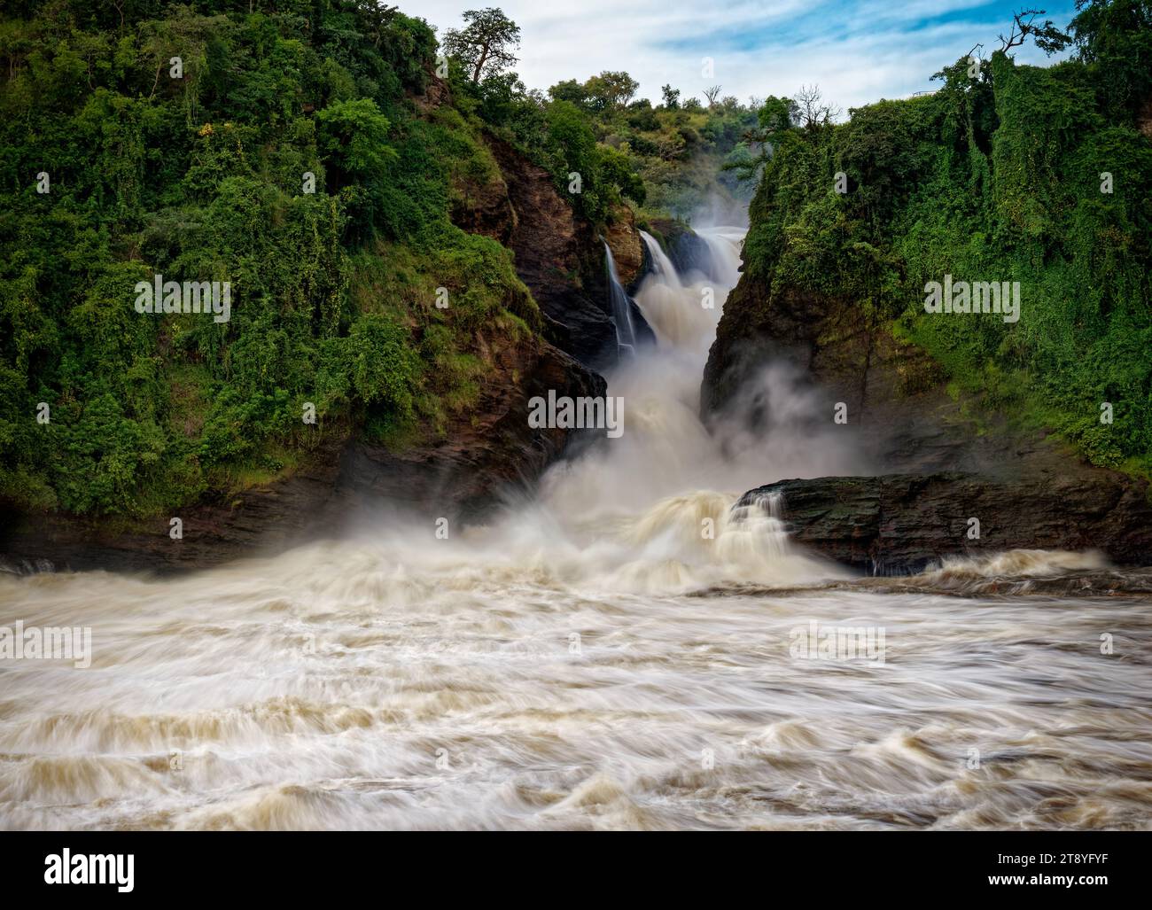 Murchison Falls National Park in Uganda, splendide cascate sul fiume Victoria Nile, arcobaleno sopra le cascate Uhuru e Kabarega Foto Stock