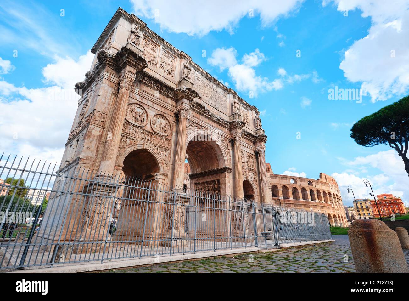 Roma, Italia - ottobre 30 2023: Arco trionfale dell'imperatore Costantino Foto Stock