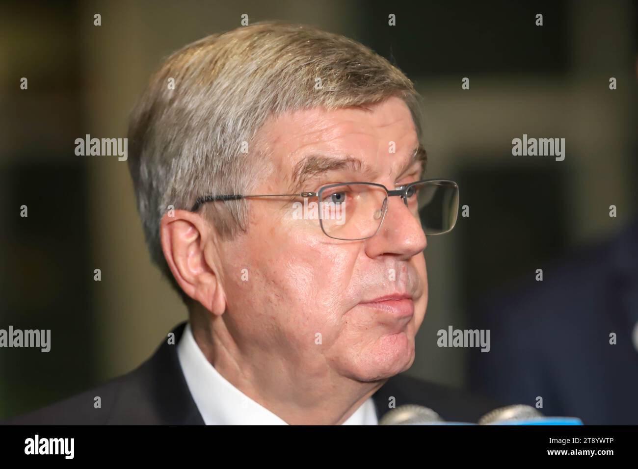 New York, Stati Uniti. 21 novembre 2023. Thomas Bach, presidente del Comitato Olimpico Internazionale (CIO) incontra i giornalisti all'Assemblea generale delle Nazioni Unite il 21 novembre 2023, a New York. Un progetto di risoluzione per la tregua olimpica per Parigi 2024 sarà formalmente presentato agli Stati membri dalla Francia, in stretta collaborazione con il CIO, il Comitato paralimpico internazionale e il Comitato organizzatore. Credito: Brazil Photo Press/Alamy Live News Foto Stock