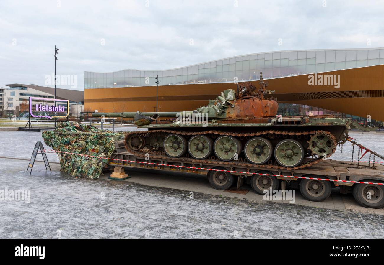 Il T-72 B3, principale carro armato da battaglia russo, utilizzato per attaccare l'Ucraina nel febbraio 2022 fino a quando gli ucraini non lo distrussero vicino a Kiev, in mostra a Helsinki, Finlandia. Foto Stock