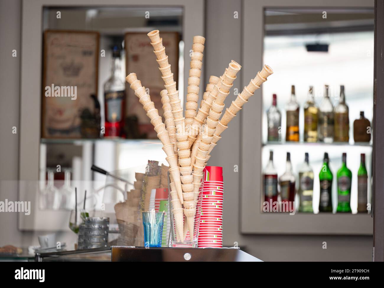 tazze di waffle per il gelato in una caffetteria Foto Stock