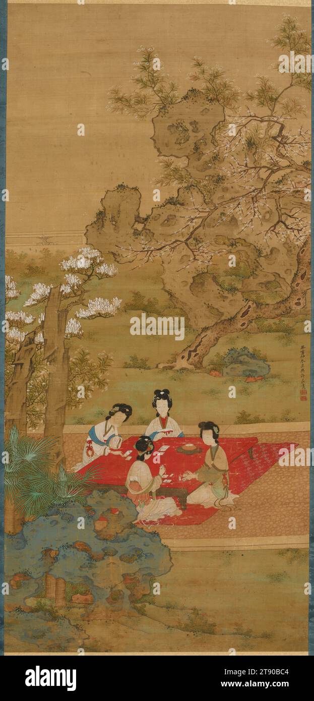Court Ladies at Play, 1683, Xu Zhuang, cinese, attivo alla fine del XVII secolo, 40 1/2 x 19 1/16 pollici (102,9 x 48,4 cm) (immagine)78 1/8 x 27 3/4" (198,4 x 70,5 cm) (in generale, rullo incluso), inchiostro e colore su seta, Cina, XVII secolo, quattro signore siedono intorno a un tavolo basso, giocano a carte in un giardino circondato da rocce e bambù, ciliegi e alberi di magnolia. Il rivestimento del tavolo rosso imperiale e gli eleganti abiti e le posture femminili li identificano come Dame della corte imperiale, così come le loro espressioni annoiate indicano un evidente disinteresse per il gioco stesso. Stanno solo passando il tempo Foto Stock Court Ladies at Play, 1683, Xu Zhuang, cinese, attivo alla fine del XVII secolo, 40 1/2 x 19 1/16 pollici (102,9 x 48,4 cm) (immagine)78 1/8 x 27 3/4" (198,4 x 70,5 cm) (in generale, rullo incluso), inchiostro e colore su seta, Cina, XVII secolo, quattro signore siedono intorno a un tavolo basso, giocano a carte in un giardino circondato da rocce e bambù, ciliegi e alberi di magnolia. Il rivestimento del tavolo rosso imperiale e gli eleganti abiti e le posture femminili li identificano come Dame della corte imperiale, così come le loro espressioni annoiate indicano un evidente disinteresse per il gioco stesso. Stanno solo passando il tempo Foto Stock