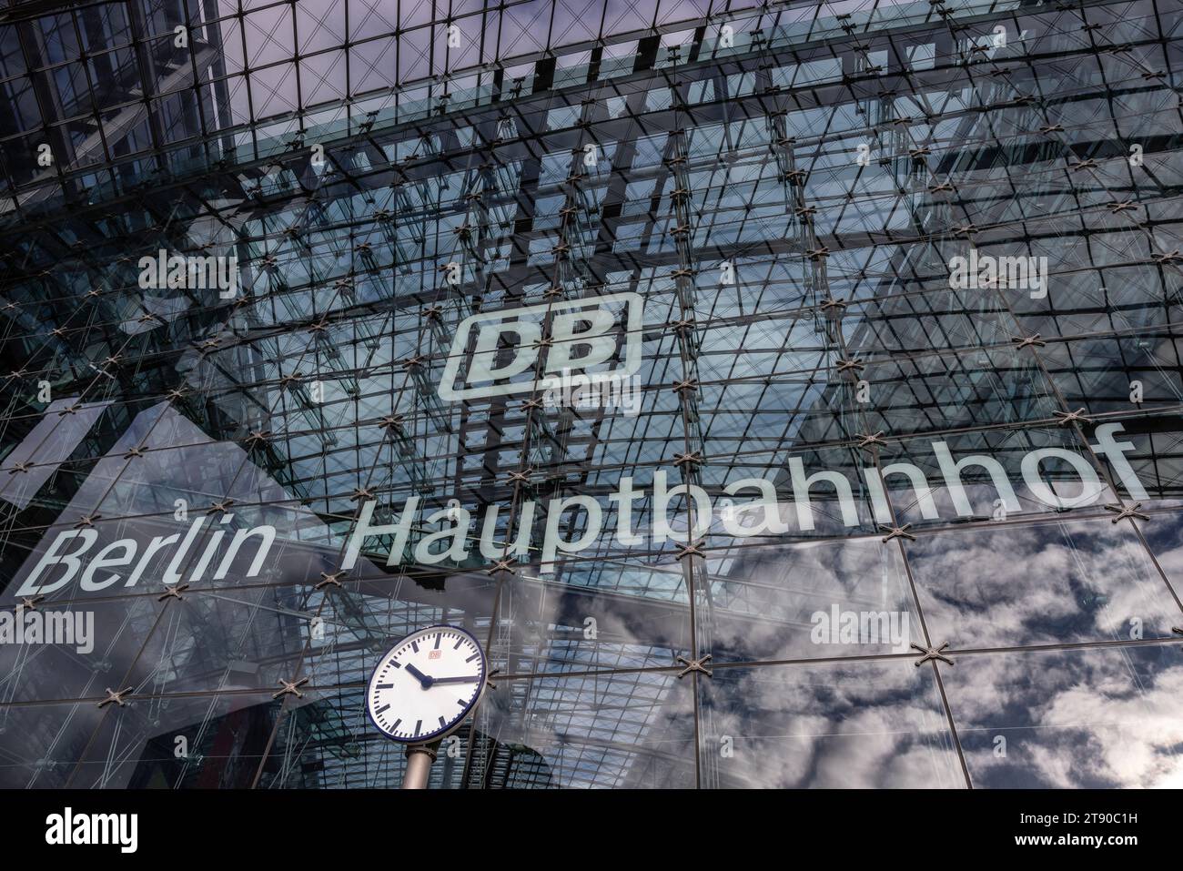 Facciata del nuovo Berlin Hauptbahnhof Foto Stock