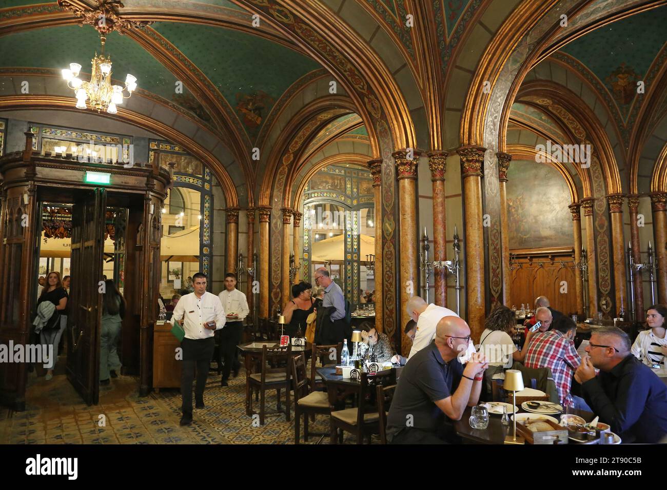 Ristorante Caru cu bere, strada Stavropoleos, Centro storico, Bucarest, comune di Bucarest, Romania, Europa Foto Stock