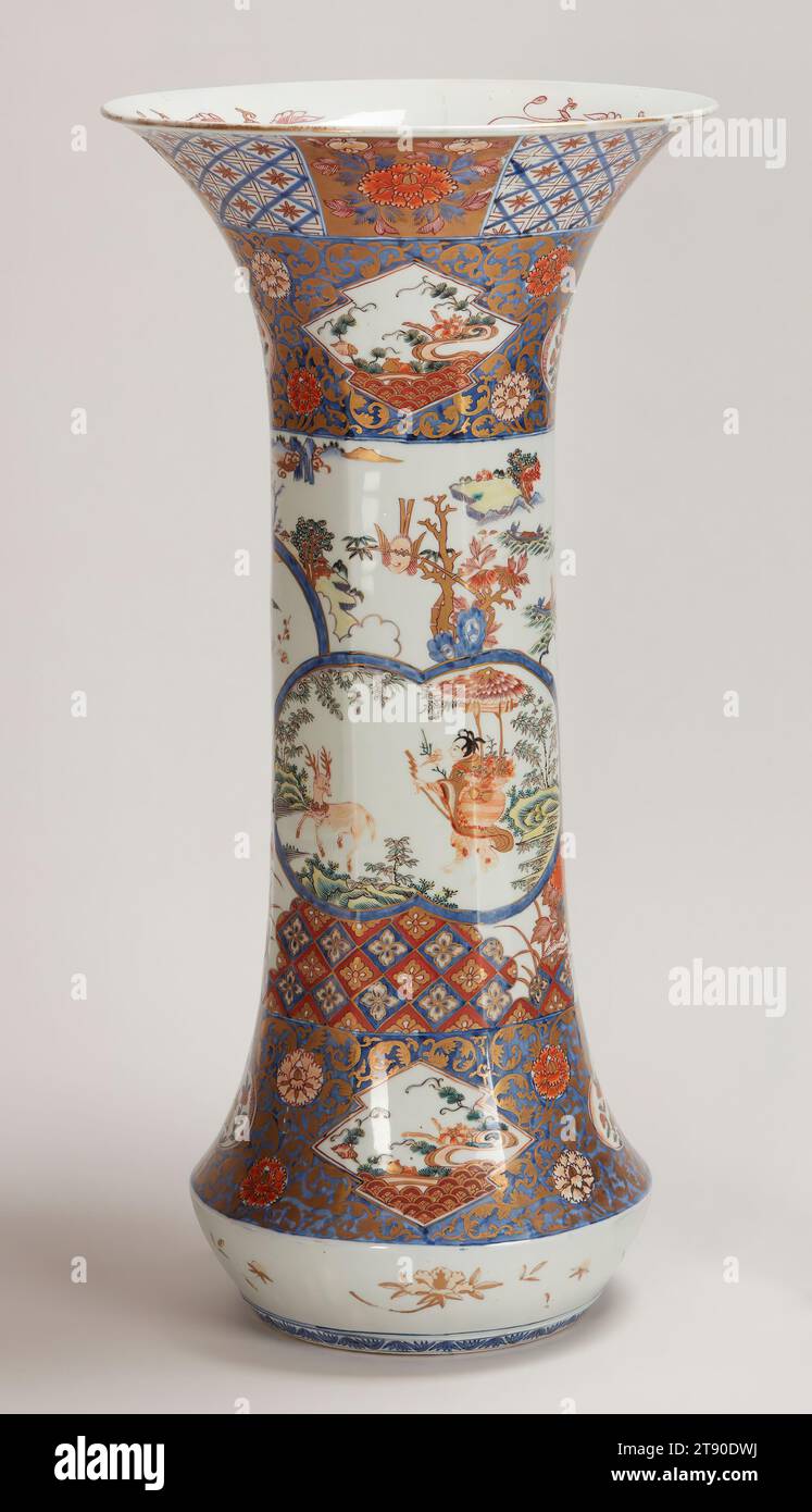 Vaso da becher, XIX secolo, giapponese sconosciuto, 27 1/2 x 13 1/2 x 13 1/2 pollici (69,85 x 34,29 x 34,29 cm), ceramica Imari; porcellana smaltata, smalto policromo, Giappone, nel XIX secolo, questo è un bell'esempio della ceramica prodotta ad Arita per l'esportazione in Europa. In Cina, tali vasi sono stati prodotti anche in stile giapponese Foto Stock
