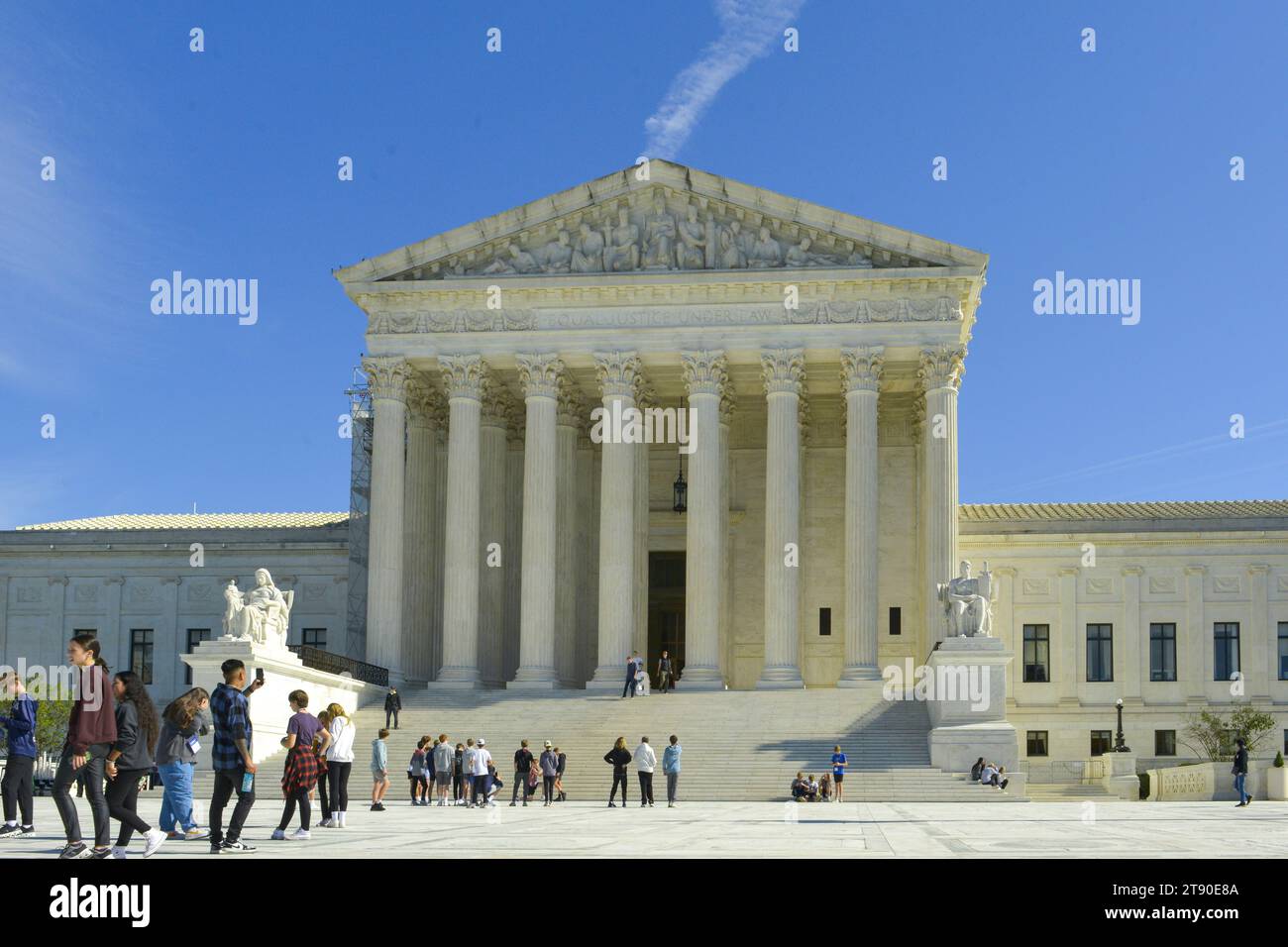 Persone fuori dalla Corte Suprema a Washington DC Foto Stock