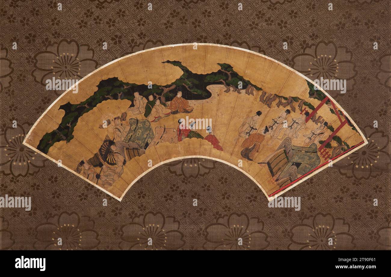 Scena del capitolo "Spring Shoots II" del racconto di Genji, fine XVI secolo, sconosciuto giapponese, 10 3/8 x 22 pollici (26,35 x 55,88 cm) (immagine)45 3/8 x 25 3/8" (115,25 x 64,45 cm) (supporto), inchiostro, colore e oro su carta, Giappone, XVI secolo, la scena di questo ventilatore pieghevole è dal capitolo 14 de la storia di Genji. Genji fa un pellegrinaggio al santuario Sumiyoshi per ringraziare gli dei dopo la fine di un periodo di esilio. Genji e il suo entourage hanno parcheggiato le loro eleganti carrozze vicino alla spiaggia di pini di Sumiyoshi. Le illustrazioni di questa scena, tra cui diverse in questa mostra, spesso mostrano una singola barca Foto Stock