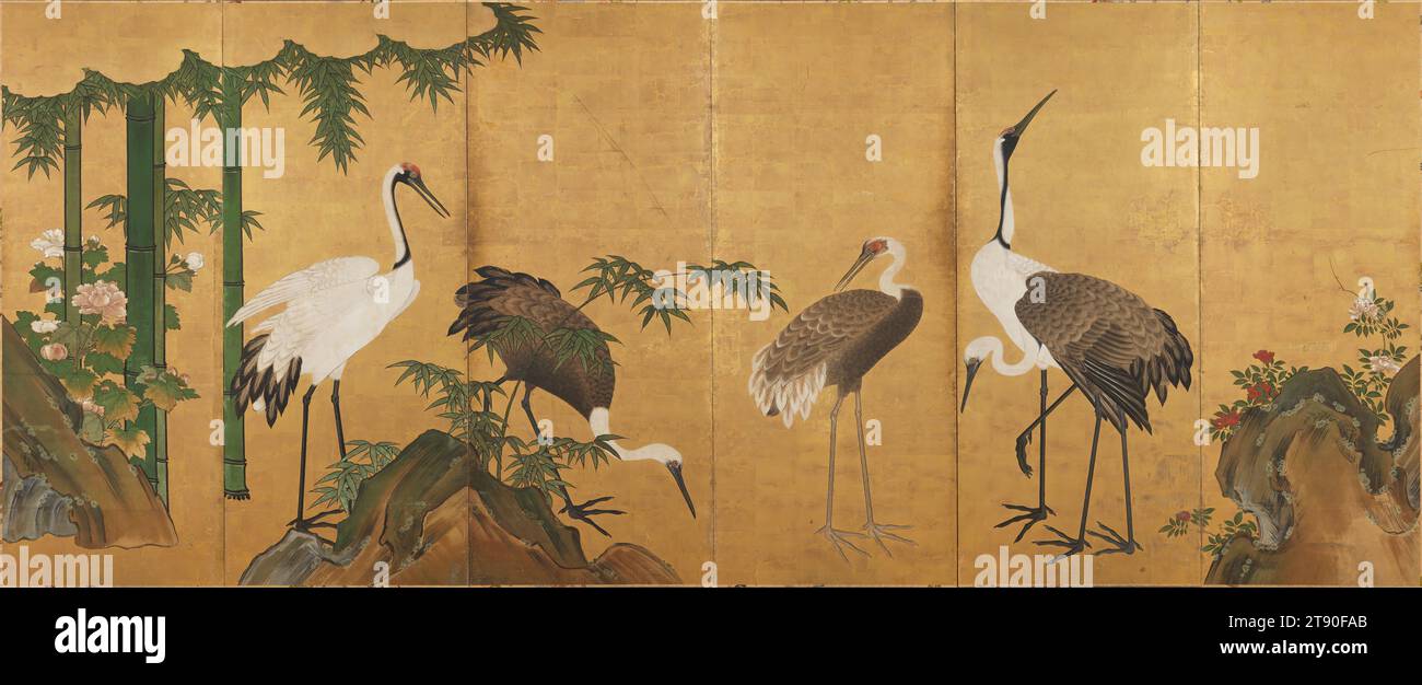 Gru con bambù a sinistra di una coppia di gru con pino e bambù, XVIII-XIX secolo, Kano School, giapponese, 60 1/4 x 139 5/8 pollici. (153,04 x 354,65 cm) (immagine)66 1/8 x 146 1/2 x 5/8" (167,96 x 372,11 x 1,59 cm), inchiostro, colore e oro su carta, Giappone, XVIII-XIX secolo, dai tempi antichi, si dice che le gru in Giappone vivessero per mille anni. Servirono quindi come potenti simboli di giovinezza e lunga vita sia nella letteratura che nell'arte. In questo paio di schermi, l'artista ha fatto delle gru il motivo principale e ha aggiunto alcune immagini di buona fortuna prese dalla natura. I pini, come le gru, significano giovinezza Foto Stock
