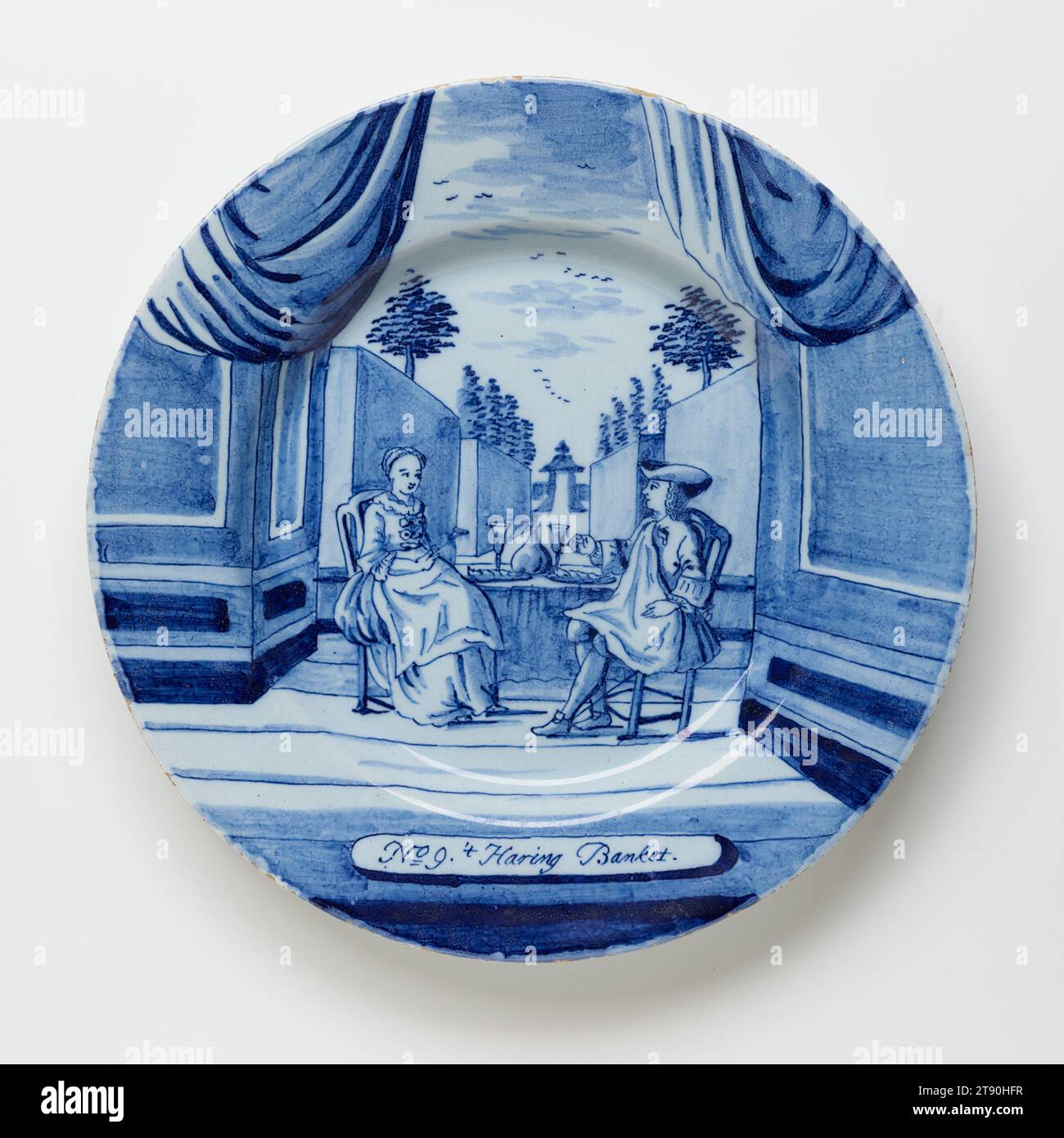 9, Haring Banket (il banchetto delle aringhe), da "The Herring Catch", c. 1780, Porcelain Axe (Porceleyne Bijl) Factory, 1 x 9 x 9" (2,54 x 22,86 x 22,86 cm), terracotta smaltata in stagno, Paesi Bassi, XVIII secolo, il XVII secolo è stato chiamato l'età d'oro della Repubblica olandese, la sua prosperità costruita da una nuova e crescente classe mercantile che era diventata ricca attraverso l'industria e il commercio internazionale, la sua tolleranza alla diversità religiosa e intellettuale, e il suo patrocinio di commercianti, artigiani e artisti locali e internazionali. Questo splendore fu in gran parte sostenuto dagli olandesi Foto Stock