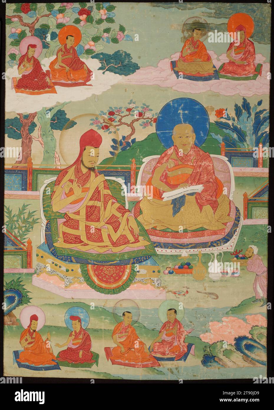 Thanka di Hierachs del lignaggio Sakya, uno di una coppia, fine XVII secolo, 31 1/2 x 22 1/2 pollici. (80,01 x 57,15 cm) (immagine), pigmenti macinati in pietra e oro su lino di dimensioni ridotte, Tibet, XVII secolo, questi thanka finemente conservati e colorati, probabilmente da un insieme più grande, raffigurano diversi monaci del lignaggio Sakya ("cappello rosso"). I dipinti di Thanka che ritraggono il lignaggio gerarchico dei monaci Sakyapa erano particolarmente popolari tra i monasteri di quella setta. In tali ritratti, uno o due personaggi importanti del lignaggio sono di solito rappresentati come grandi figure al centro circondate da immagini più piccole Foto Stock