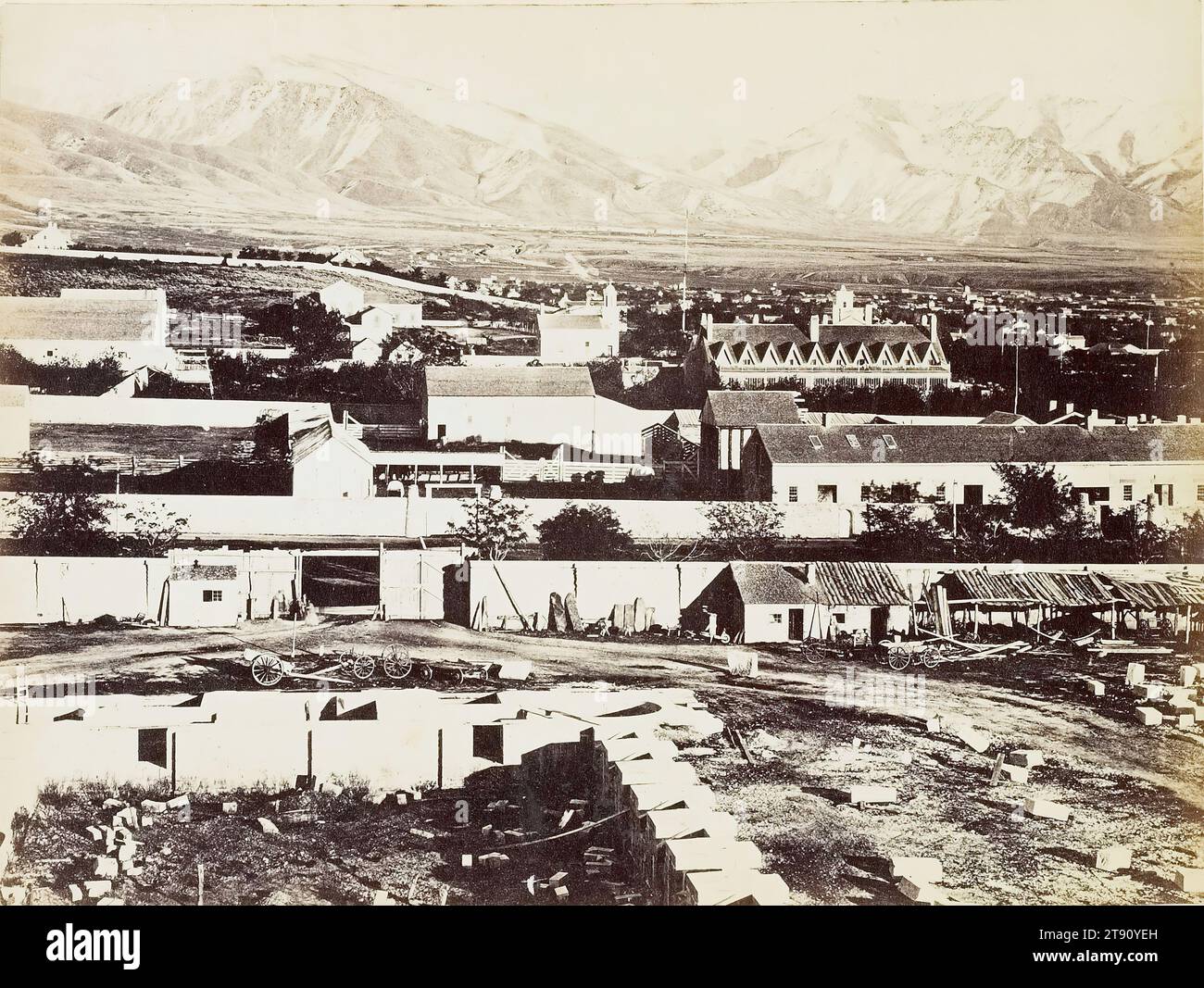 Salt Lake City, Camp Douglas and Wasatch Mountains in the background, c. 1870, Andrew Joseph Russell; autore: Ferdinand V. Hayden, American, 1830 - 1902, 6 x 8 poll. (15,24 x 20,32 cm) (immagine)9 1/4 x 15/16" (23,5 x 30,32 cm) (Mount), stampa albume, Stati Uniti, XIX secolo Foto Stock