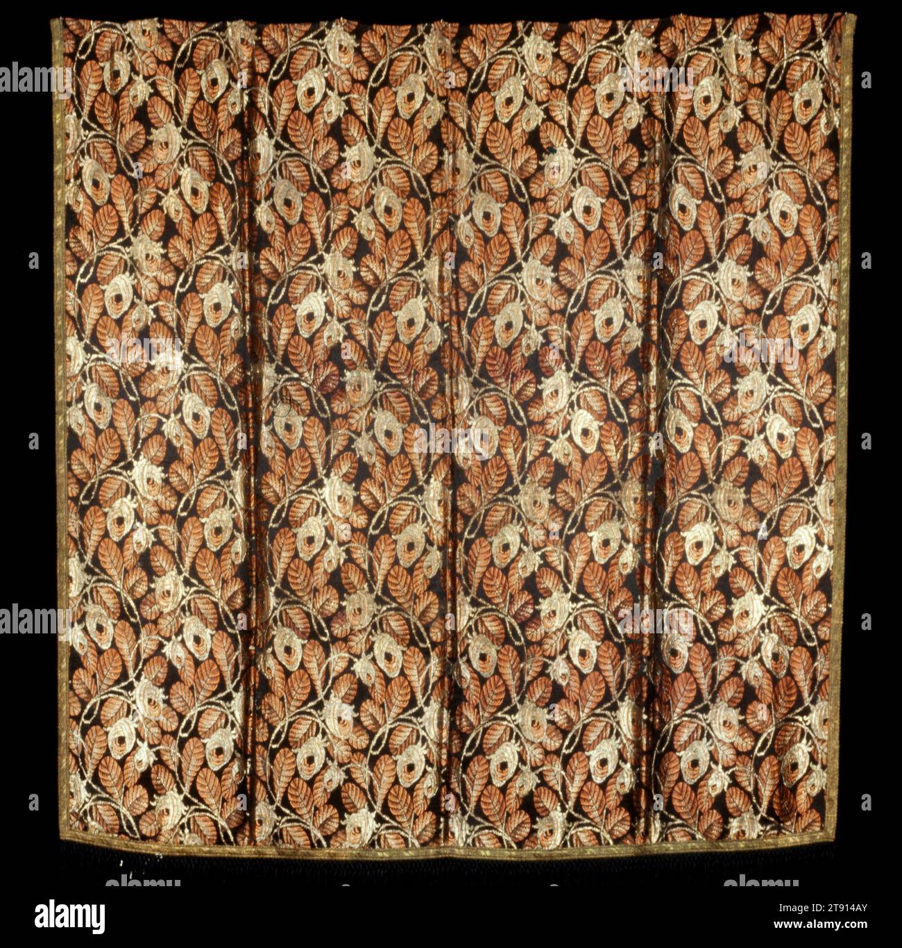 Art Deco Brocade fabric, c. 1925-1930, 76 3/4 x 68 1/2 poll. (194,95 x 174 cm) (inclusa frangia di 7'), seta, fili metallici, Francia, XX secolo Foto Stock