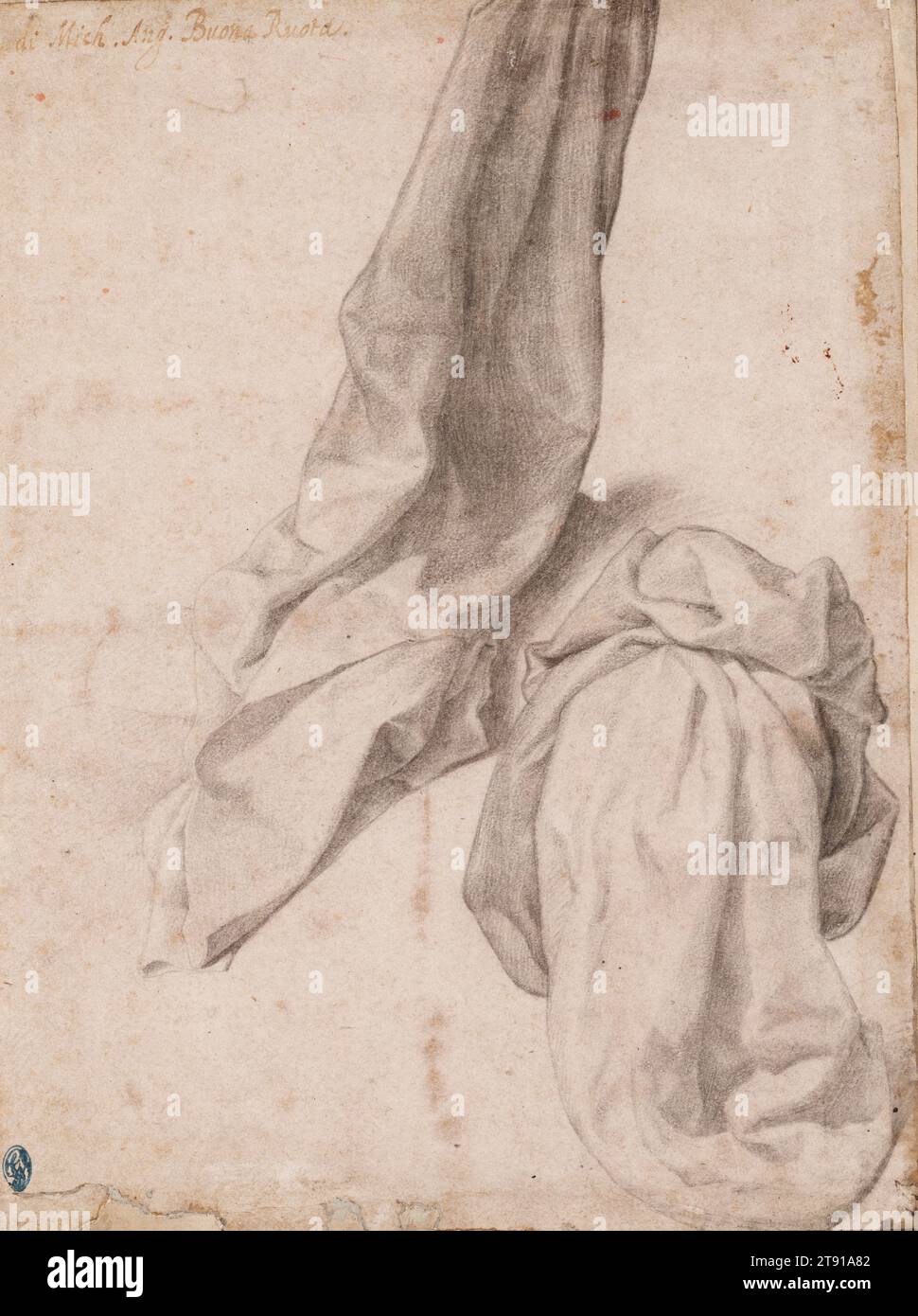 Drapery Studies (recto); due bozzetti di capitali doriche (verso), c. 1530-1535, attribuiti a Daniele da Volterra, italiano, (Toscana), 1509 - 1566, 10 5/8 x 7 7/8 in. (26,99 x 20 cm) (foglio)19 3/4 x 3/4" (50,17 x 40,01 cm) (cornice esterna), gesso nero e lavaggio grigio su carta posato, Italia, XVI secolo Foto Stock