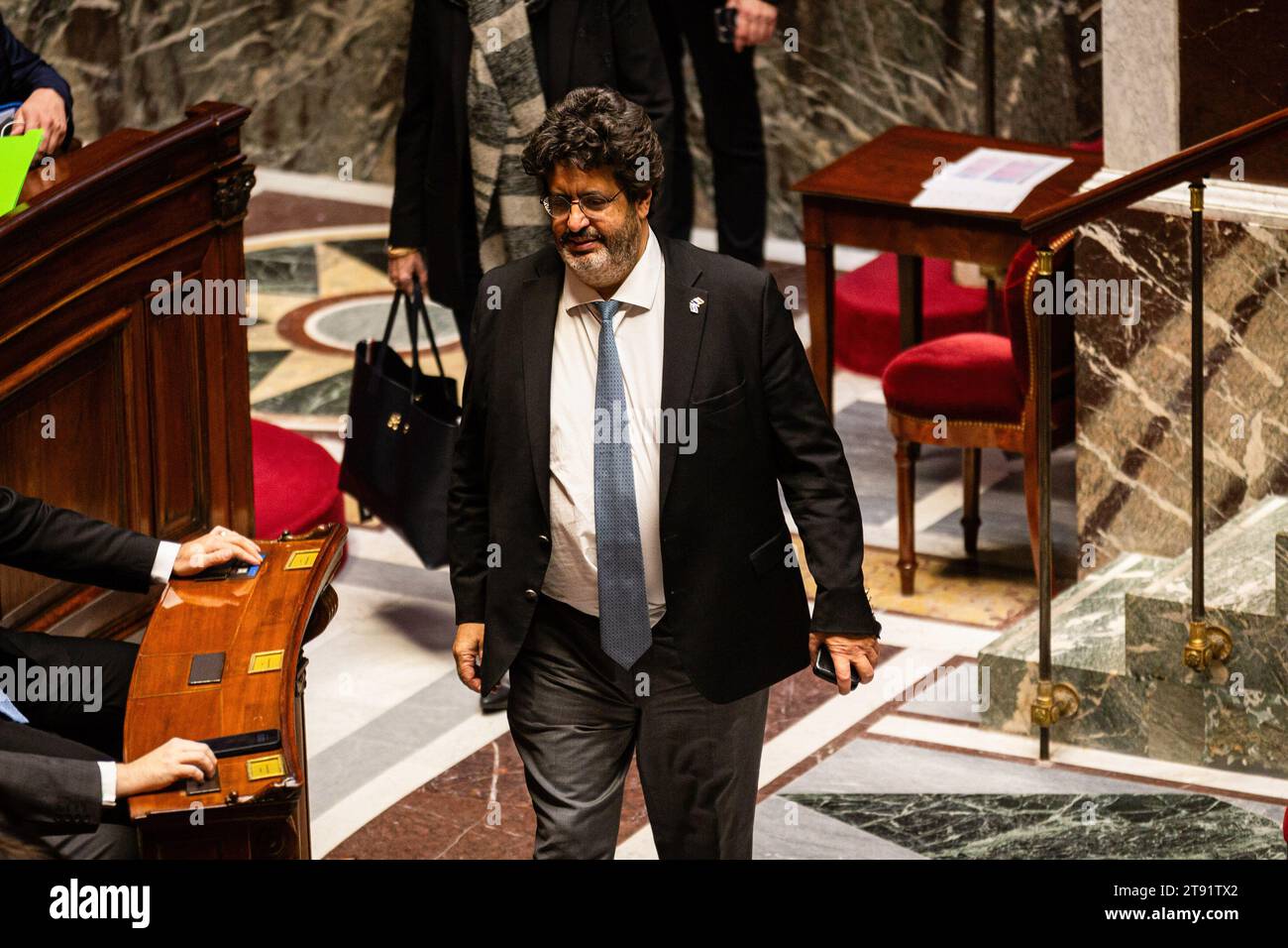 Parigi, Francia. 21 novembre 2023. Meyer Habib ( Les Republicains ) visto all'Assemblea Nazionale. Una sessione settimanale di domande al governo francese all'Assemblea Nazionale al Palais Bourbon, a Parigi. Credito: SOPA Images Limited/Alamy Live News Foto Stock