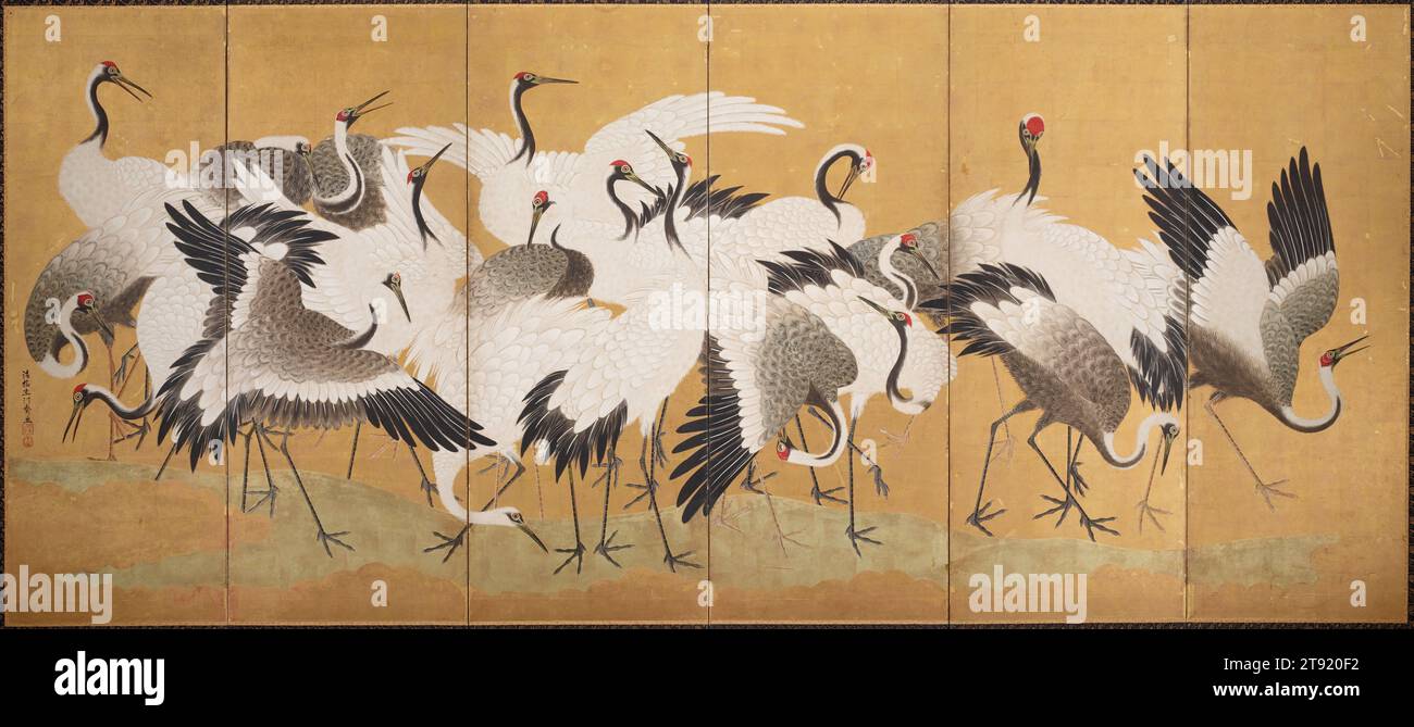 Flock of Cranes Left of a pair, seconda metà del XVIII secolo, Ishida Yūtei, giapponese, 1721 - 1786, 62 1/2 x 139 1/2 pollici. (158,75 x 354,33 cm) (immagine)67 1/4 x 145 x 3/4" (170,82 x 368,3 x 1,91 cm) (cornice esterna), inchiostro, colore e oro su carta dorata, Giappone, XVIII secolo, Ishida Yūtei fu l'insegnante di Maruyama Ōkyo (1733–1795), il famoso e influente campione del naturalismo occidentale in Giappone durante il XVIII secolo e fondatore della scuola Maruyama. Anche se addestrato nei metodi tradizionali della scuola Kano, Yūtei era tipico degli artisti Kano del suo tempo Foto Stock