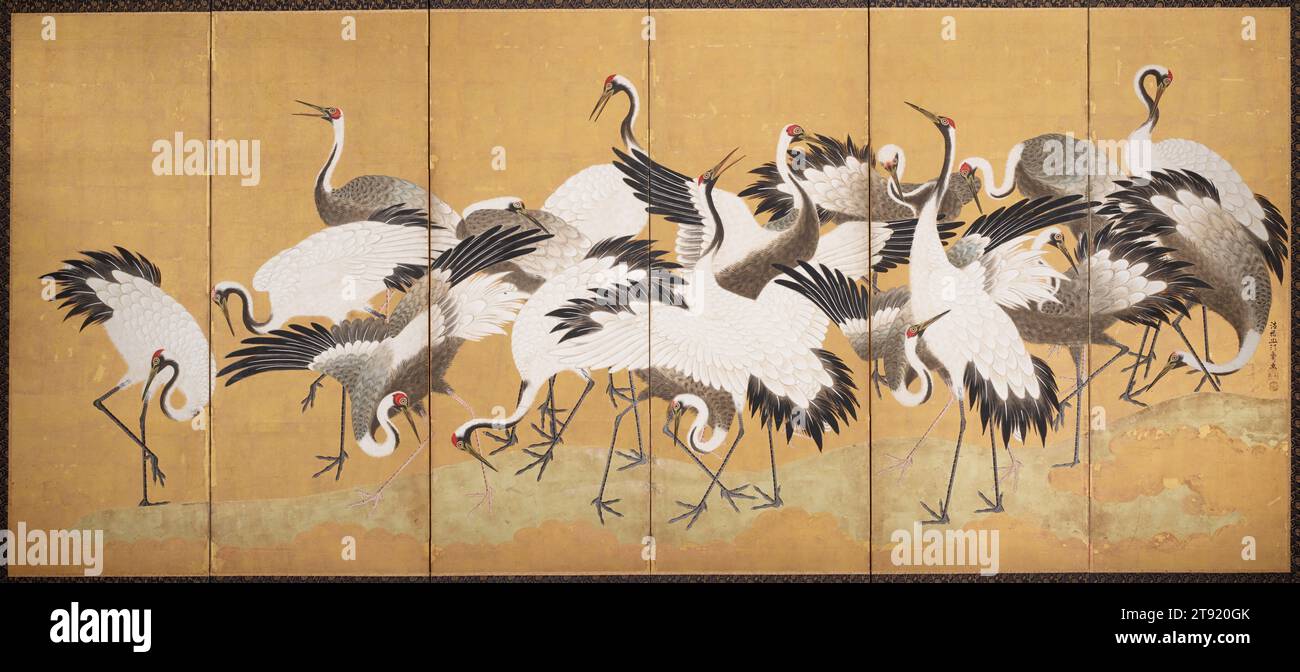 Flock of Cranes Right of a pair, seconda metà del XVIII secolo, Ishida Yūtei, giapponese, 1721 - 1786, 62 1/4 x 139 1/2 poll. (158,12 x 354,33 cm) (immagine)67 1/2 x 145 1/2 x 3/4" (171,45 x 369,57 x 1,91 cm) (cornice esterna), inchiostro, colore e oro su carta dorata, Giappone, XVIII secolo, Ishida Yūtei fu l'insegnante di Maruyama Ōkyo (1733–1795), il famoso e influente campione del naturalismo occidentale in Giappone durante il XVIII secolo e fondatore della scuola Maruyama. Anche se addestrato nei metodi tradizionali della scuola Kano, Yūtei era tipico degli artisti Kano del suo tempo Foto Stock