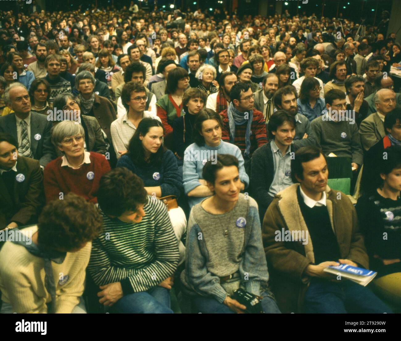 DEU, Germania: Diapositive storiche dei 84-85 anni, area della Ruhr. Movimento per la pace. Congresso contro l'armamento nucleare. CA 1984 cristiani protestanti Foto Stock