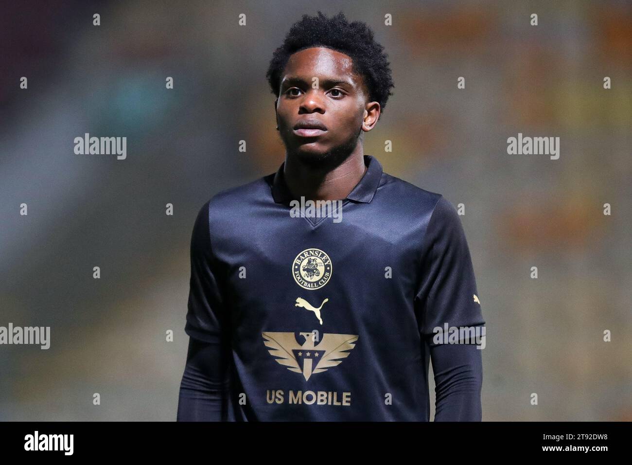 Emmaisa Nzondo #47 di Barnsley durante il Bristol Street Motors Trophy match Bradford City vs Barnsley presso l'Università di Bradford Stadium, Bradford, Regno Unito, 21 novembre 2023 (foto di James Heaton/News Images) a Bradford, Regno Unito il 21/11/2023. (Foto di James Heaton/News Images/Sipa USA) Foto Stock