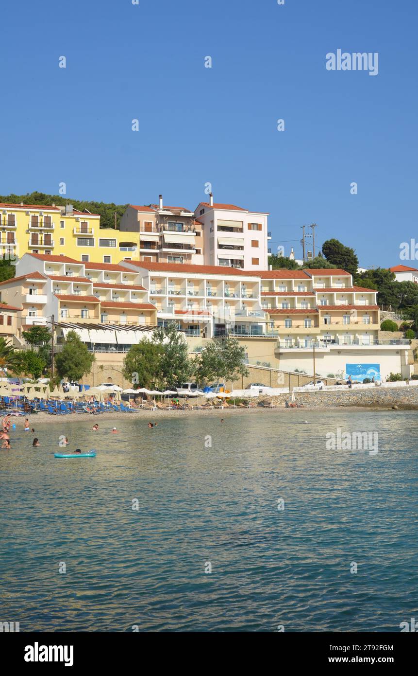 Grecia, Egeo settentrionale, isola di Samo la città portuale di Vathy ed edifici neoclassici Foto Stock