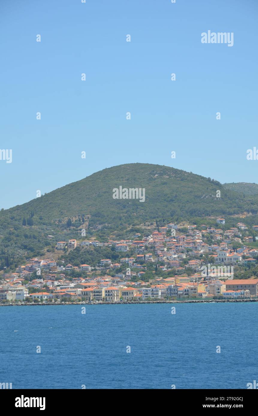 Grecia, Egeo settentrionale, isola di Samo la città portuale di Vathy ed edifici neoclassici Foto Stock