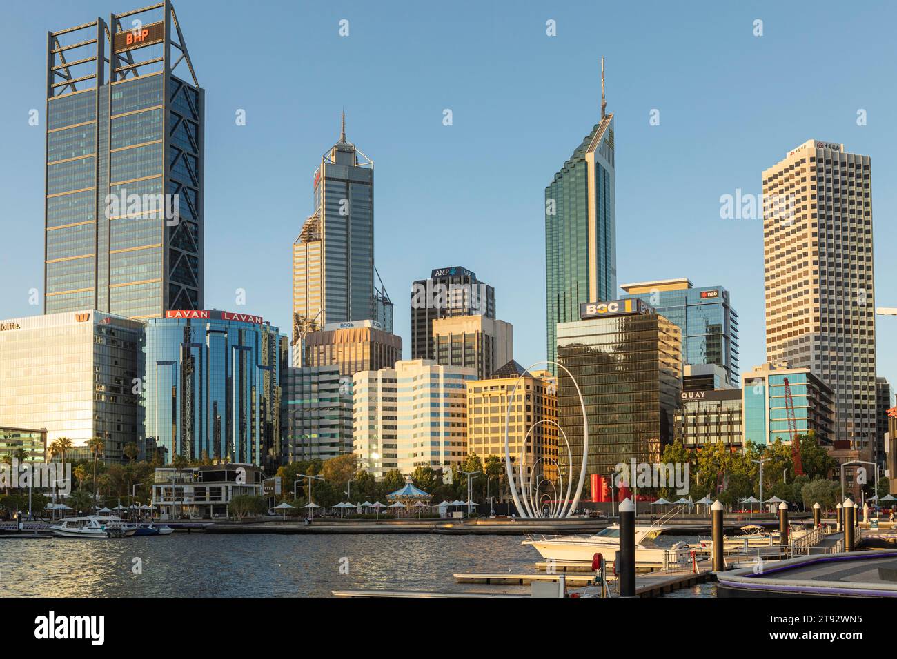 Paesaggio cittadino di Perth da Elizabeth Quay Foto Stock