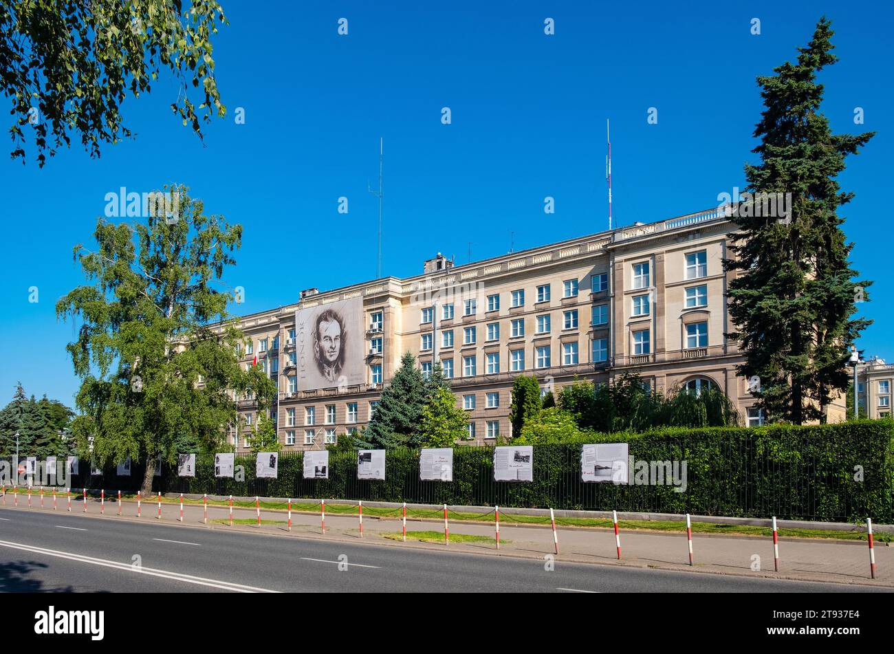 Varsavia, Polonia - 22 giugno 2021: Edificio MSW dell'Agenzia di sicurezza interna ABW e del Ministero degli affari interni in via Rakowiecka nel distretto di Mokotow Foto Stock