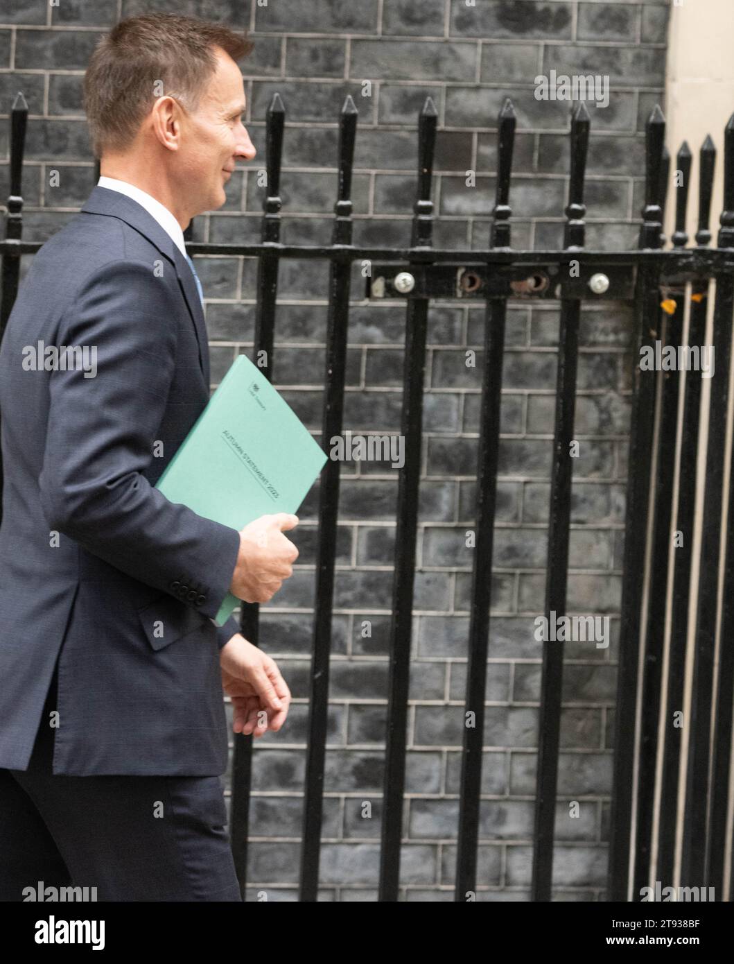 Londra, Regno Unito. 22 novembre 2023. Jeremy Hunt, Cancelliere dello Scacchiere, lascia per presentare la dichiarazione autunnale di 11 Downing Street London UK Credit: Ian Davidson/Alamy Live News Foto Stock