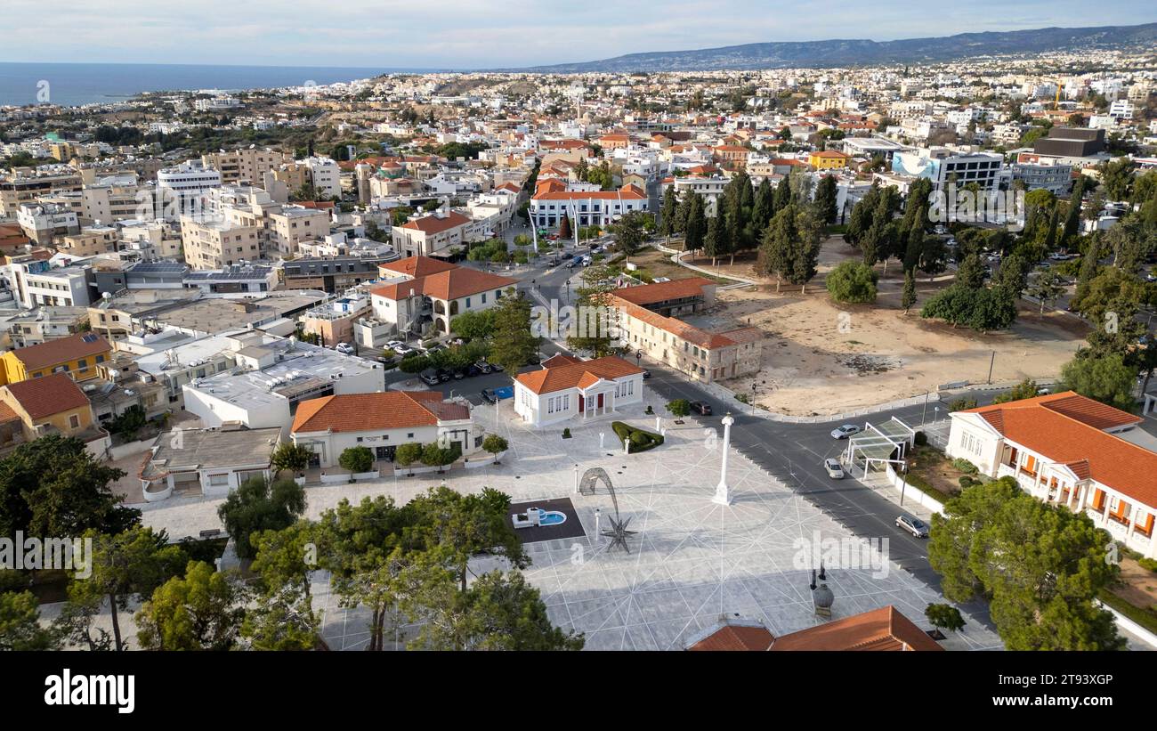 Vista aerea di Piazza Kennedy e del centro storico di Paphos, Paphos, Repubblica di Cipro. Foto Stock