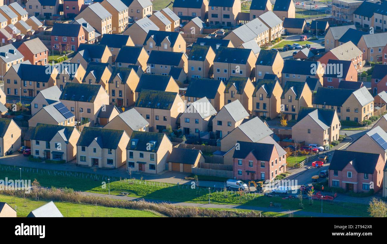 La foto datata 20 novembre 2023 mostra una vista generale di Northstowe nel Cambridgeshire, la più grande città nuova dell'Inghilterra. La nuova città più grande d'Inghilterra lo ha ancora Foto Stock