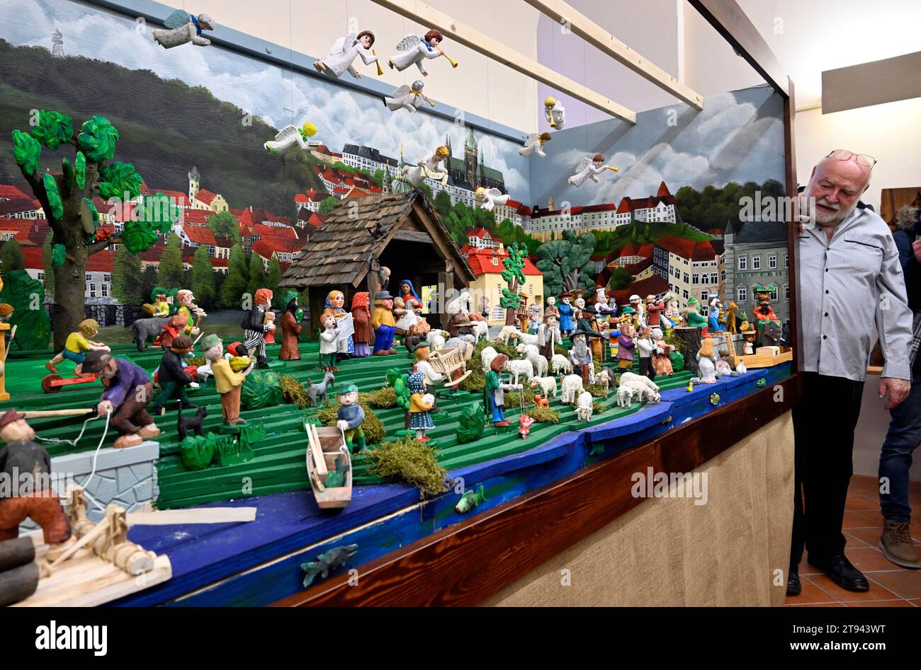 Mostra giubilare dei presepi a Klementinum, che si svolge solo una volta ogni 100 anni, a Praga, Repubblica Ceca, 22 novembre 2023. La mostra si svolge a Klementinum, dove il primo presepe è stato creato nelle terre ceche nel 1562 e dove è stata organizzata la Jubilee Manger Scene Exhibition nel 1923. Un'esposizione rappresentativa presenta le opere dei migliori creatori contemporanei di presepi nella Repubblica Ceca ed è la parte ceca della celebrazione mondiale del 800° anniversario del primo presepe creato da San Francesco d'Assisi in Greccio in Foto Stock