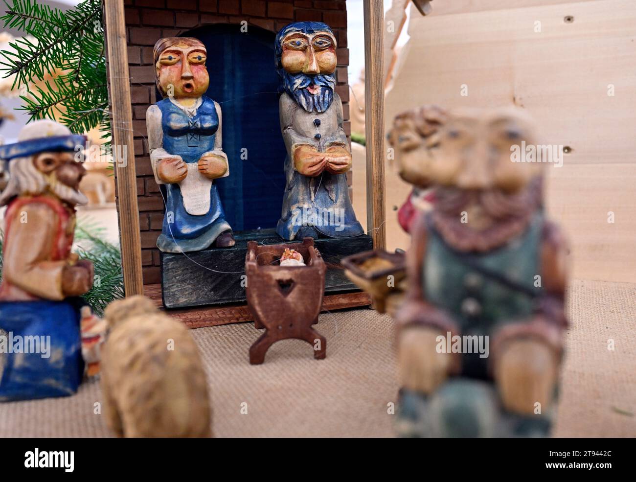 Mostra giubilare dei presepi a Klementinum, che si svolge solo una volta ogni 100 anni, a Praga, Repubblica Ceca, 22 novembre 2023. La mostra si svolge a Klementinum, dove il primo presepe è stato creato nelle terre ceche nel 1562 e dove è stata organizzata la Jubilee Manger Scene Exhibition nel 1923. Un'esposizione rappresentativa presenta le opere dei migliori creatori contemporanei di presepi nella Repubblica Ceca ed è la parte ceca della celebrazione mondiale del 800° anniversario del primo presepe creato da San Francesco d'Assisi in Greccio in Foto Stock
