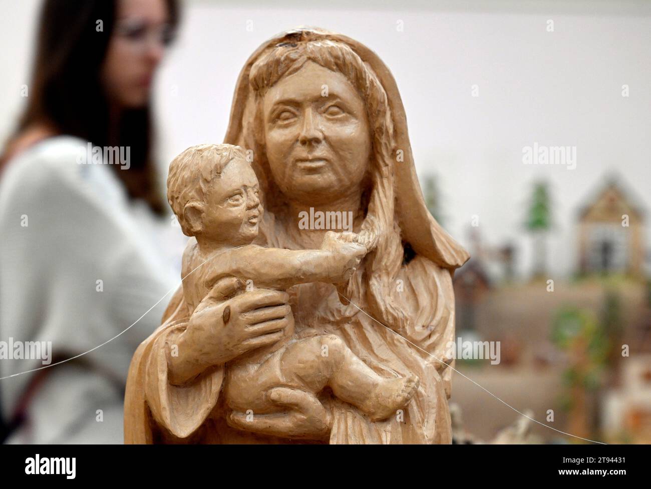 Mostra giubilare dei presepi a Klementinum, che si svolge solo una volta ogni 100 anni, a Praga, Repubblica Ceca, 22 novembre 2023. La mostra si svolge a Klementinum, dove il primo presepe è stato creato nelle terre ceche nel 1562 e dove è stata organizzata la Jubilee Manger Scene Exhibition nel 1923. Un'esposizione rappresentativa presenta le opere dei migliori creatori contemporanei di presepi nella Repubblica Ceca ed è la parte ceca della celebrazione mondiale del 800° anniversario del primo presepe creato da San Francesco d'Assisi in Greccio in Foto Stock