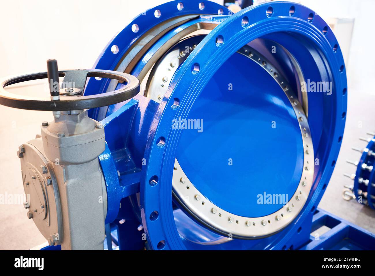 Punto di iniezione del disco rotante per coprire il flusso d'acqua nella tubazione Foto Stock