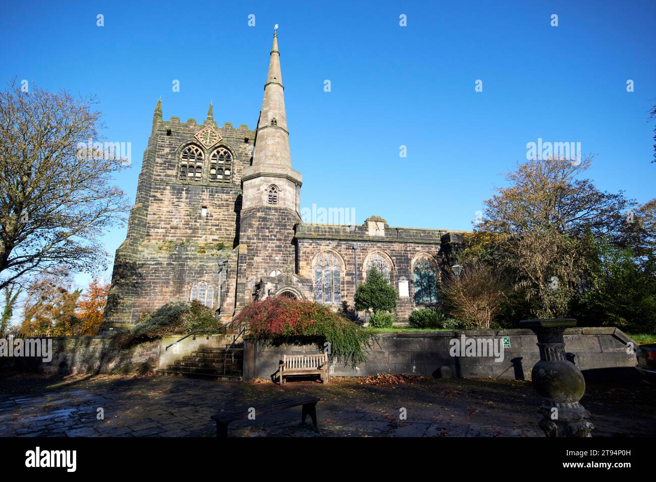 chiesa di san pietro e san paolo ormskirk chiesa parrocchiale, lancashire, inghilterra, regno unito una delle sole 3 chiese in inghilterra ad avere una torre e guglia Foto Stock