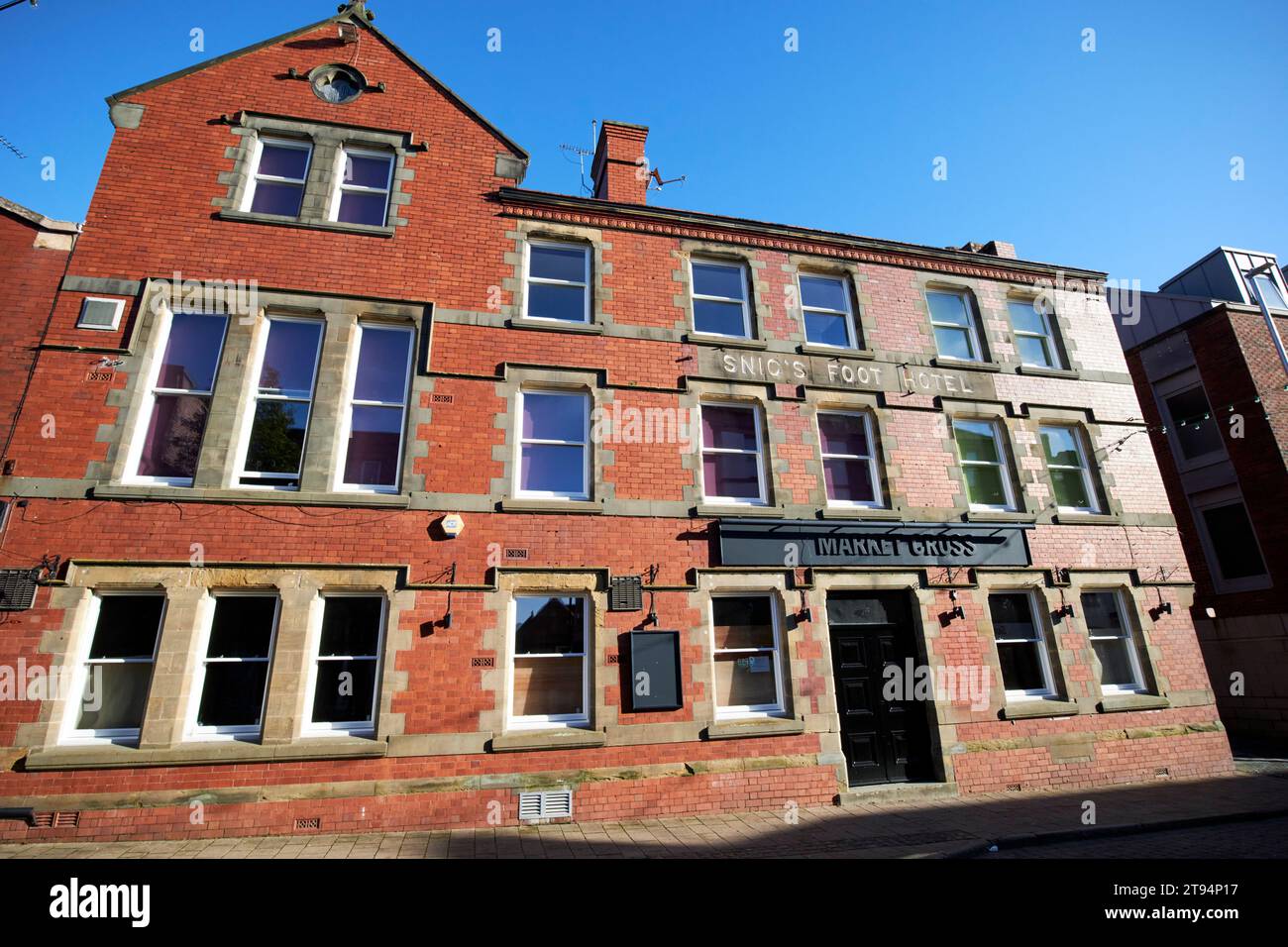 ex hotel snigs foot, precedentemente the letter e poi market cross pub ormskirk, lancashire, inghilterra, regno unito Foto Stock