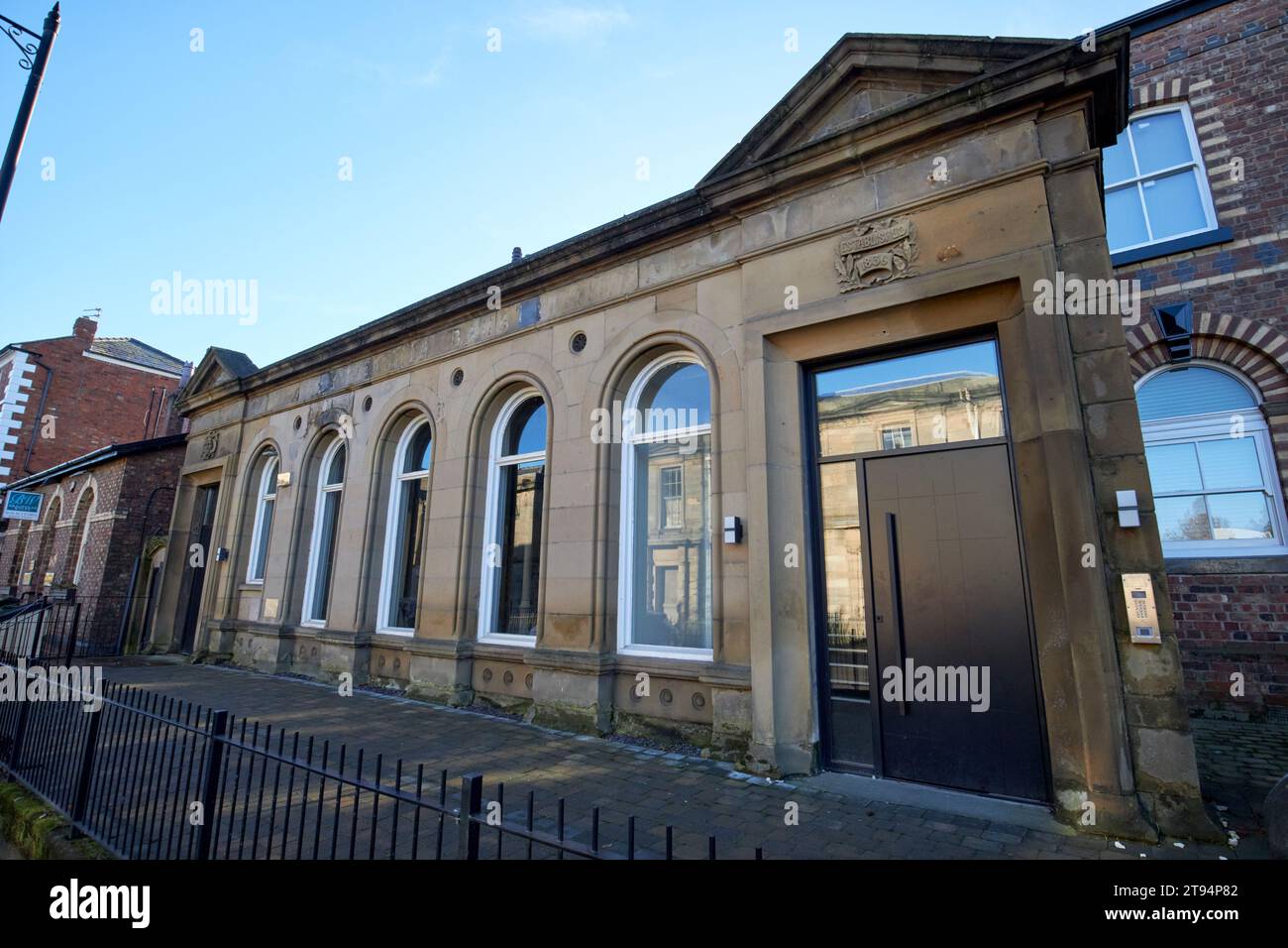 ex sede della rbs manchester e della filiale di salford 24 derby st now student accommodation ormskirk, lancashire, inghilterra, regno unito Foto Stock