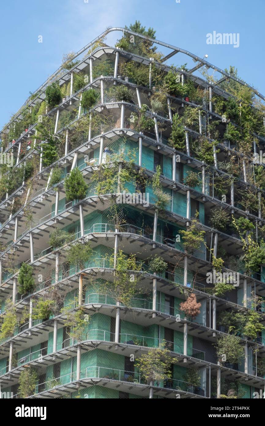 Edificio verde a Parigi Foto Stock