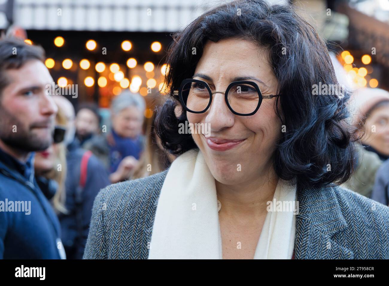 Parigi, Francia. 19 novembre 2023, Rima Abdul Malak partecipa alla marcia silenziosa per la pace in Medio Oriente su invito di 600 personalità Foto Stock