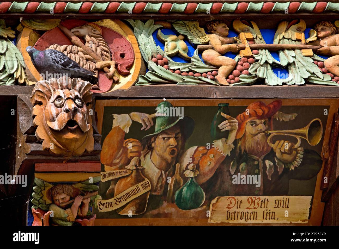 Knochenhaueramtshaus, tavola del vento della facciata con incisioni sulle tacche, Germania, bassa Sassonia, Hildesheim Foto Stock