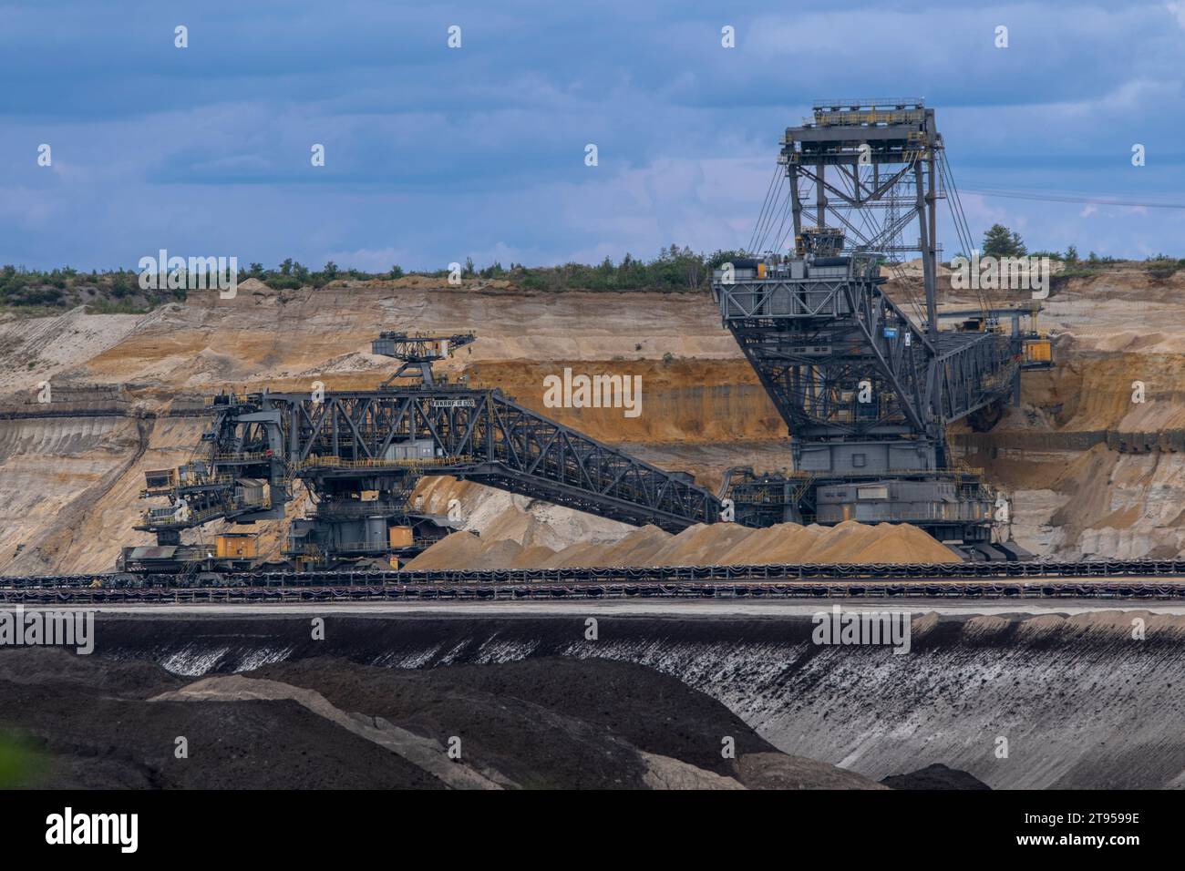 Escavatore a benna per miniere di superficie del carbone Welzow-Sued der Lausitz energie Bergbau AG (LEAG), Germania, Sassonia, Niederlausitz, Welzow Foto Stock