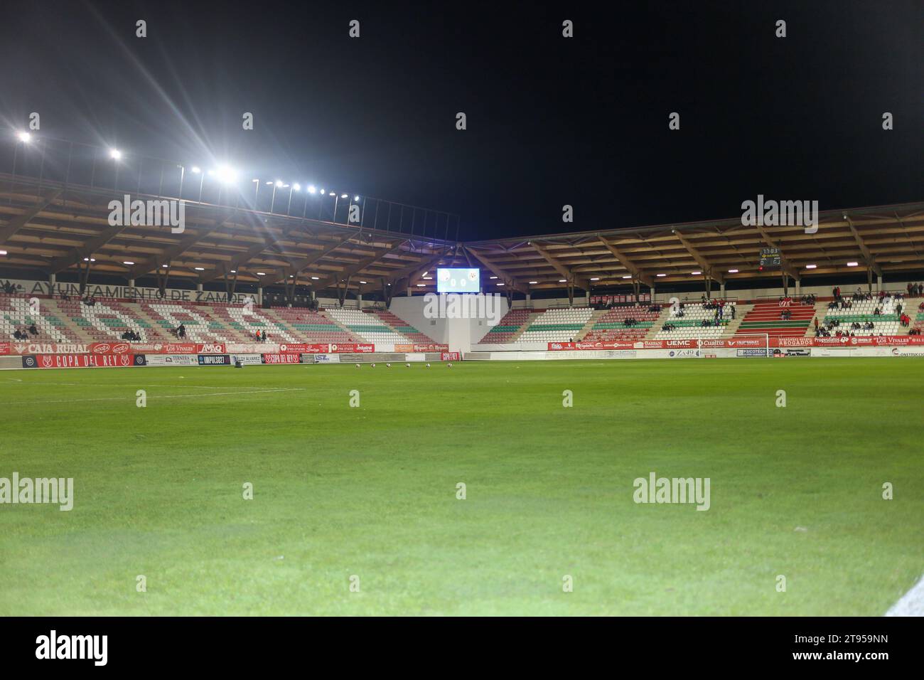 Zamora, Spagna, 22 novembre 2023: Il campo prima della partita durante il secondo round della SM El Rey Cup 2023-24 tra Zamora CF e Villarreal CF, il 22 novembre 2023, al Ruta de la Stadium Silver, a Zamora, in Spagna. Credito: Alberto Brevers / Alamy Live News Foto Stock