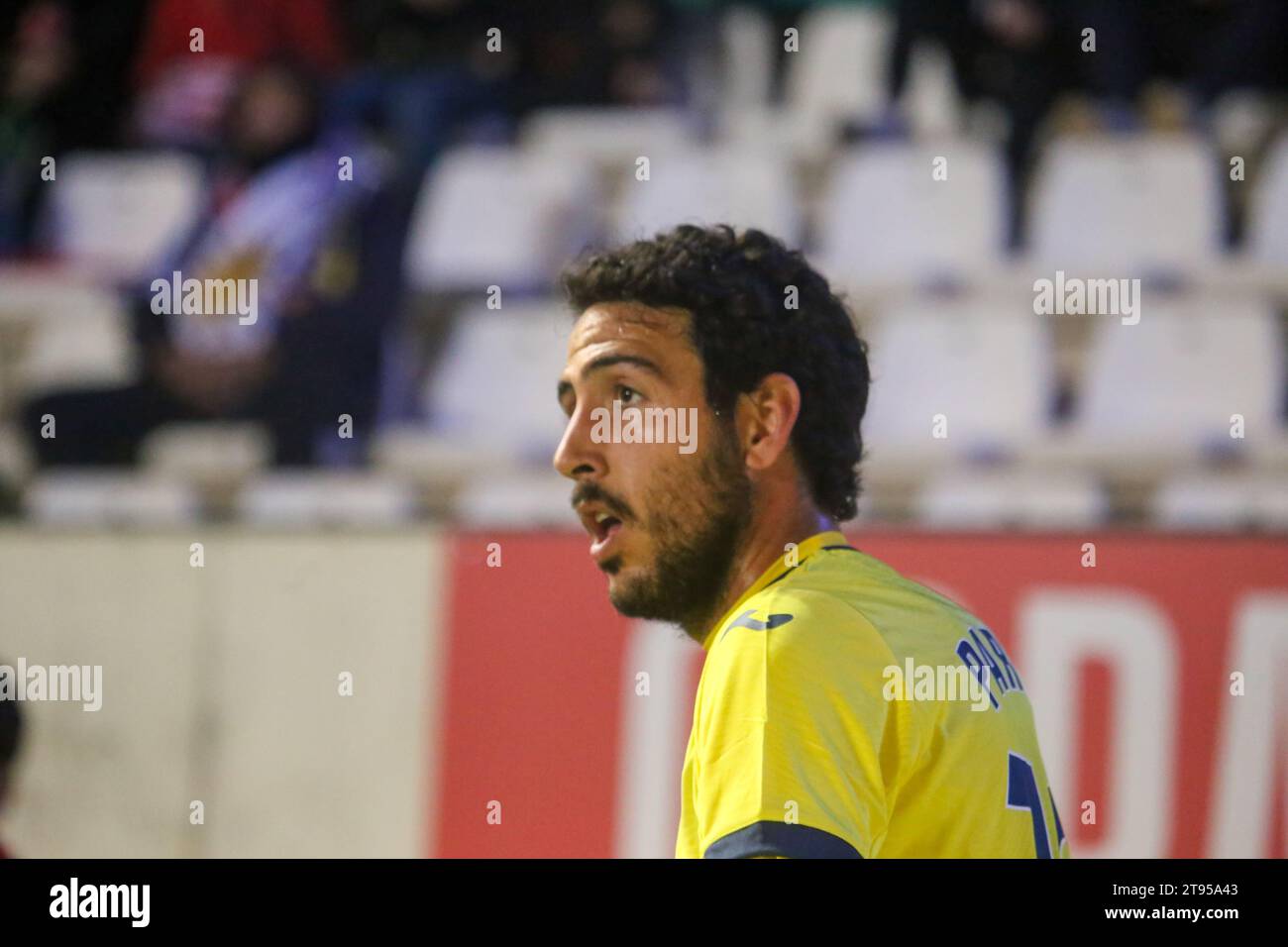 Zamora, Spagna, 22 novembre 2023: Il giocatore del Villarreal CF, Daniel Parejo (10) durante il secondo round della SM El Rey Cup 2023-24 tra Zamora CF e Villarreal CF, il 22 novembre 2023, allo stadio Ruta de la Plata, a Zamora, in Spagna. Credito: Alberto Brevers / Alamy Live News Foto Stock