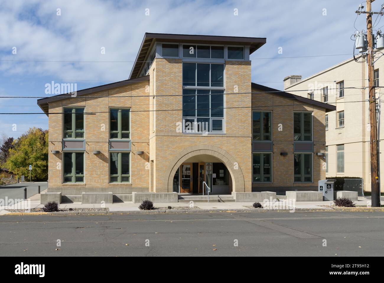 Lakeview, OREGON, USA - 14 ottobre 2023; facciata dell'edificio Lake County Library District a Lakeview, Oregon Foto Stock