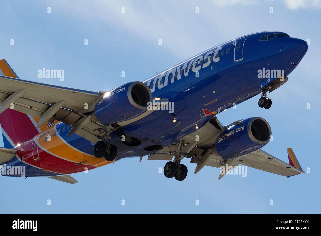 Palm Springs, California, USA. 22 novembre 2023. Un passeggero Boeing 737 della Southwest Airlnes jey che arriva a Palm Springs per la vacanza del Ringraziamento. (Immagine di credito: © Ian L. Sitren/ZUMA Press Wire) SOLO USO EDITORIALE! Non per USO commerciale! Foto Stock