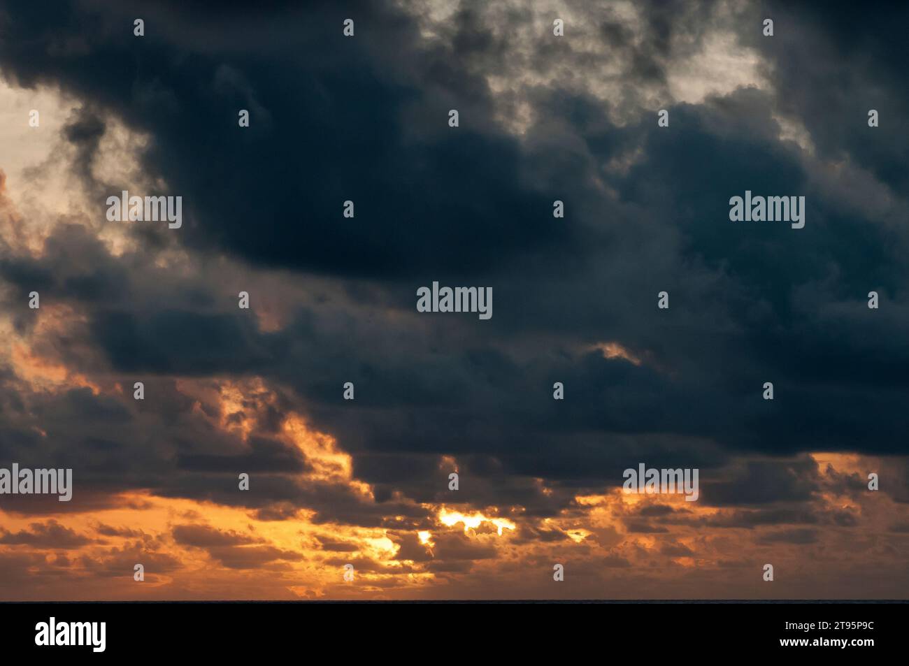 Tramonto tropicale, al largo della nuova Caledonia nel Pacifico meridionale Foto Stock