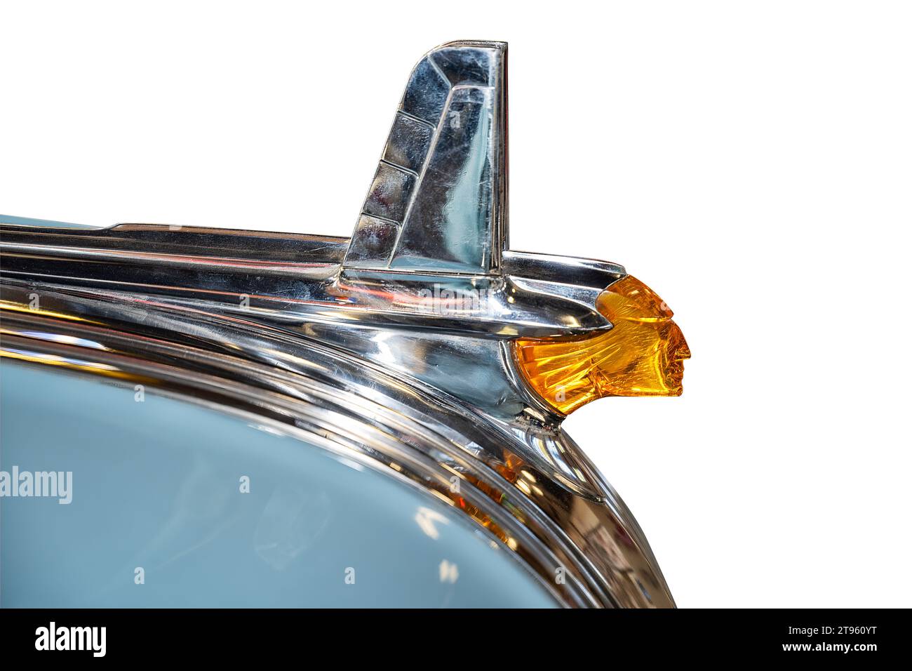 Escondido, CA - 10-30-2023: Ornamento cofano su General Motors Cadillac convertibile, 1953, primo V-8 in America Foto Stock