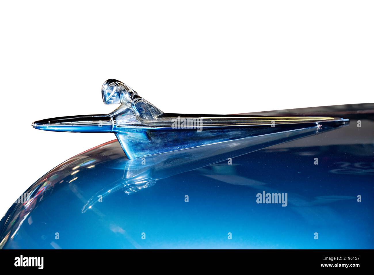 Escondido, CA - 10-30-2023: Ornamento cofano su Packard, Caribbean 1954, un'auto sportiva di lusso a sei passeggeri in edizione limitata con stile europeo. Foto Stock