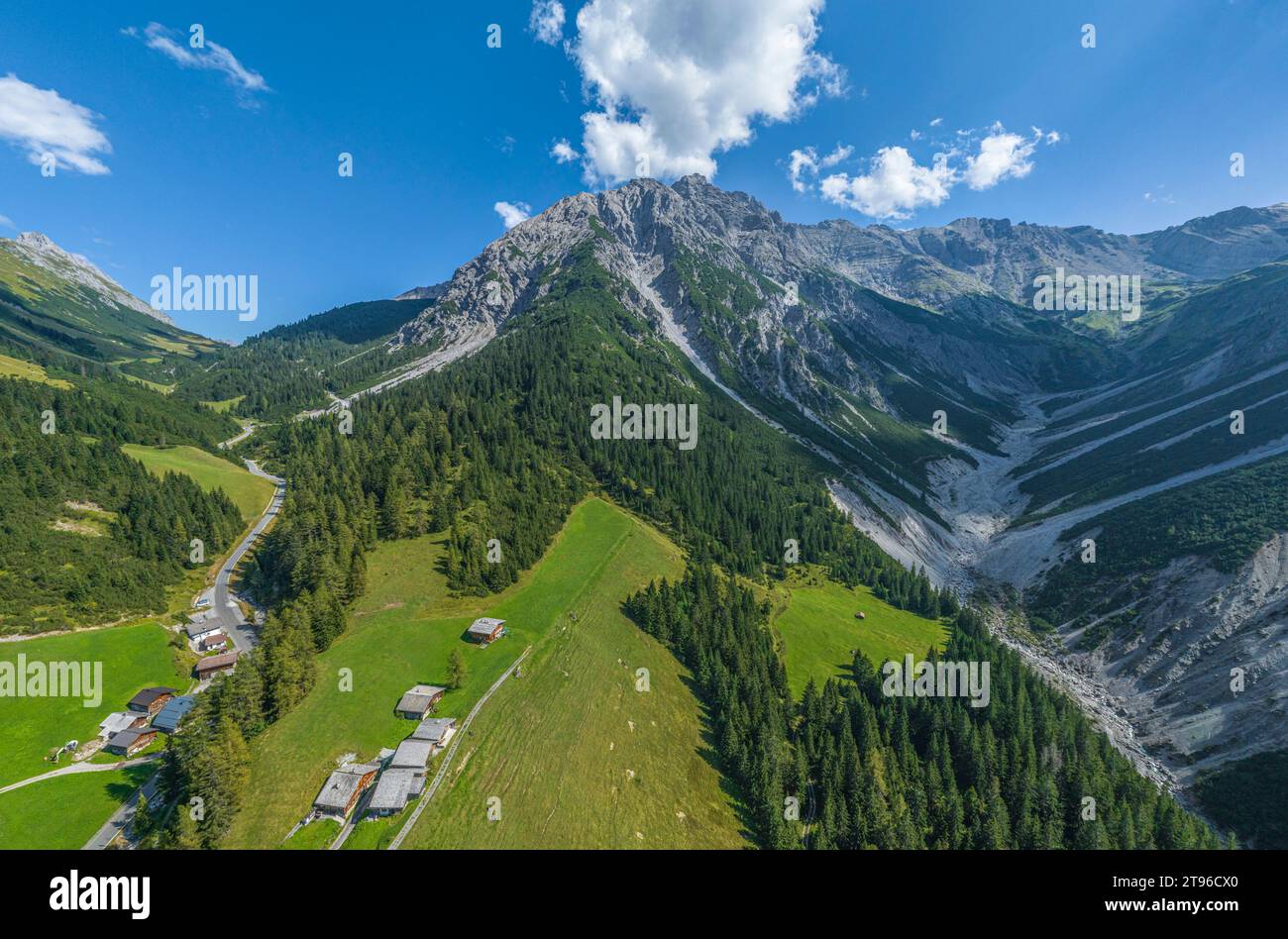 Splendida vista sulla regione intorno a Pfafflar nelle alpi tirolesi vicino all'Hahntennjoch Foto Stock