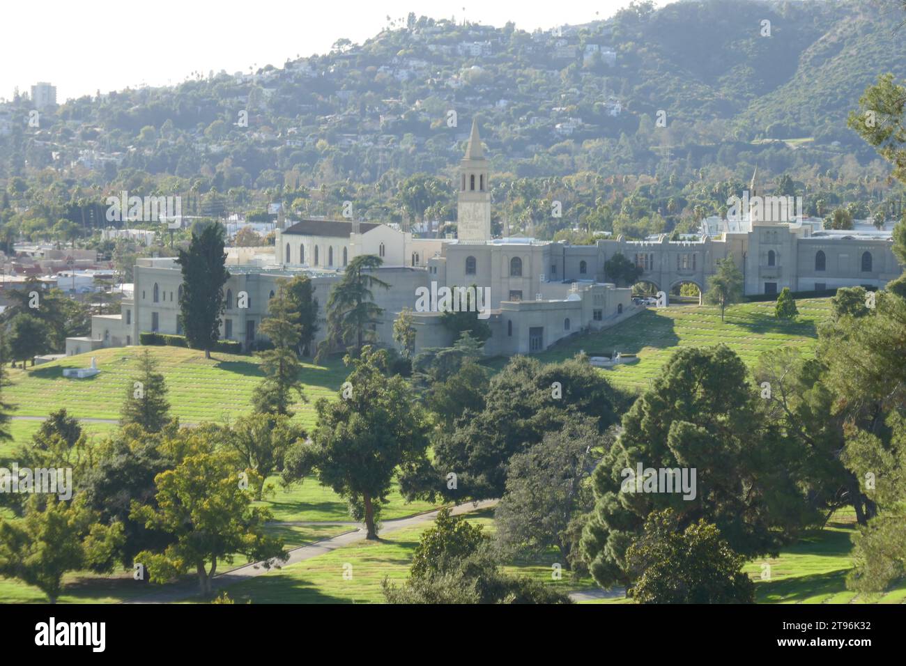 Glendale, California, USA 21 novembre 2023 il grande Mausoleo dove Elizabeth Taylor, Lon Chaney, Michael Jackson, Clark Gable, Carole Lombard sono sepolti nel Forest Lawn Memorial Park il 21 novembre 2023 a Glendale, California, USA. Foto di Barry King/Alamy Stock Photo Foto Stock